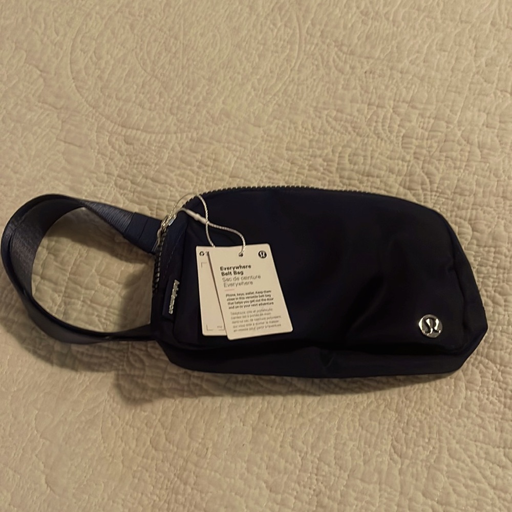 NWT Brand new LULULEMON EVERYDAY BELT BAG true navy